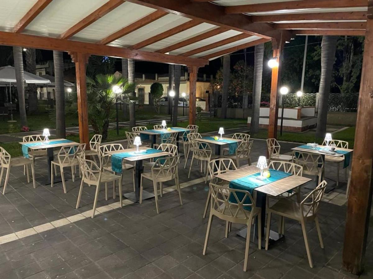Oasi Park Hotel マスカリ エクステリア 写真